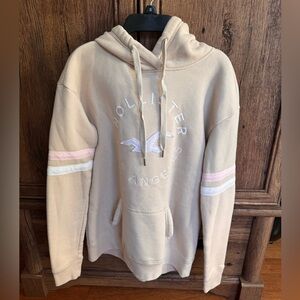 Hollister women’s hoodie. Cozy sweatshirt. Used in great condition. Soft. Small